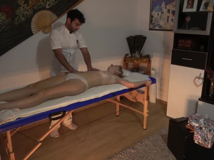 Amateur Massage Spy Cam - Hidden Cam Massage Parlor Bearded Masseur Fucks Naked Mature Amateur Wife - Amateur  Porn Real
